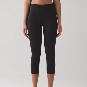 LULULEMON- Lululemon Wunder Under Crop (Hi-Rise) 21"- size 4 BLACK